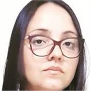 professora de espanhol ensina estrangeiros a falar português